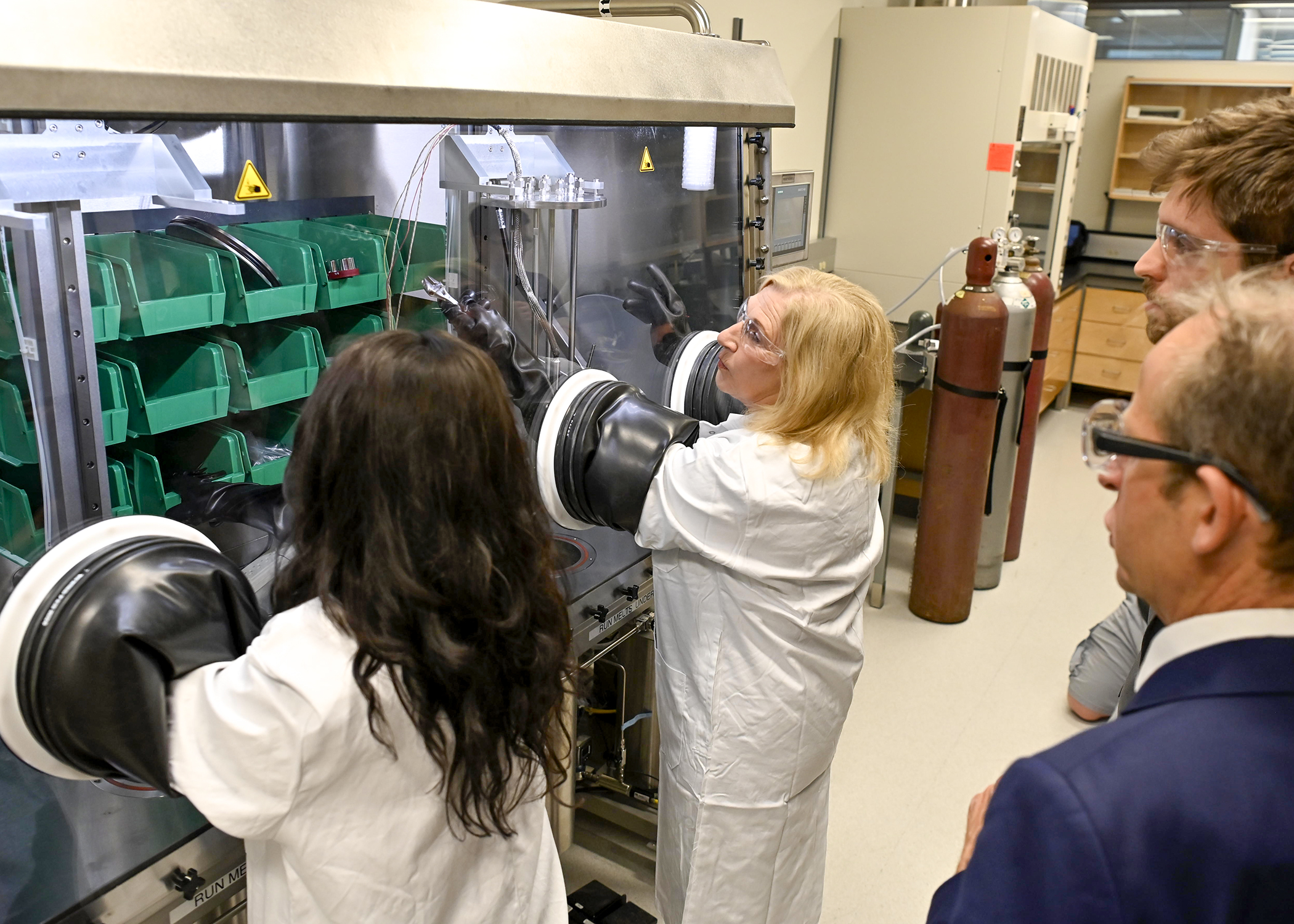 Kari Harvey and Minister Young in the lab using the the molten salt glove box. (Photo courtesy of Innovation Saskatchewan)