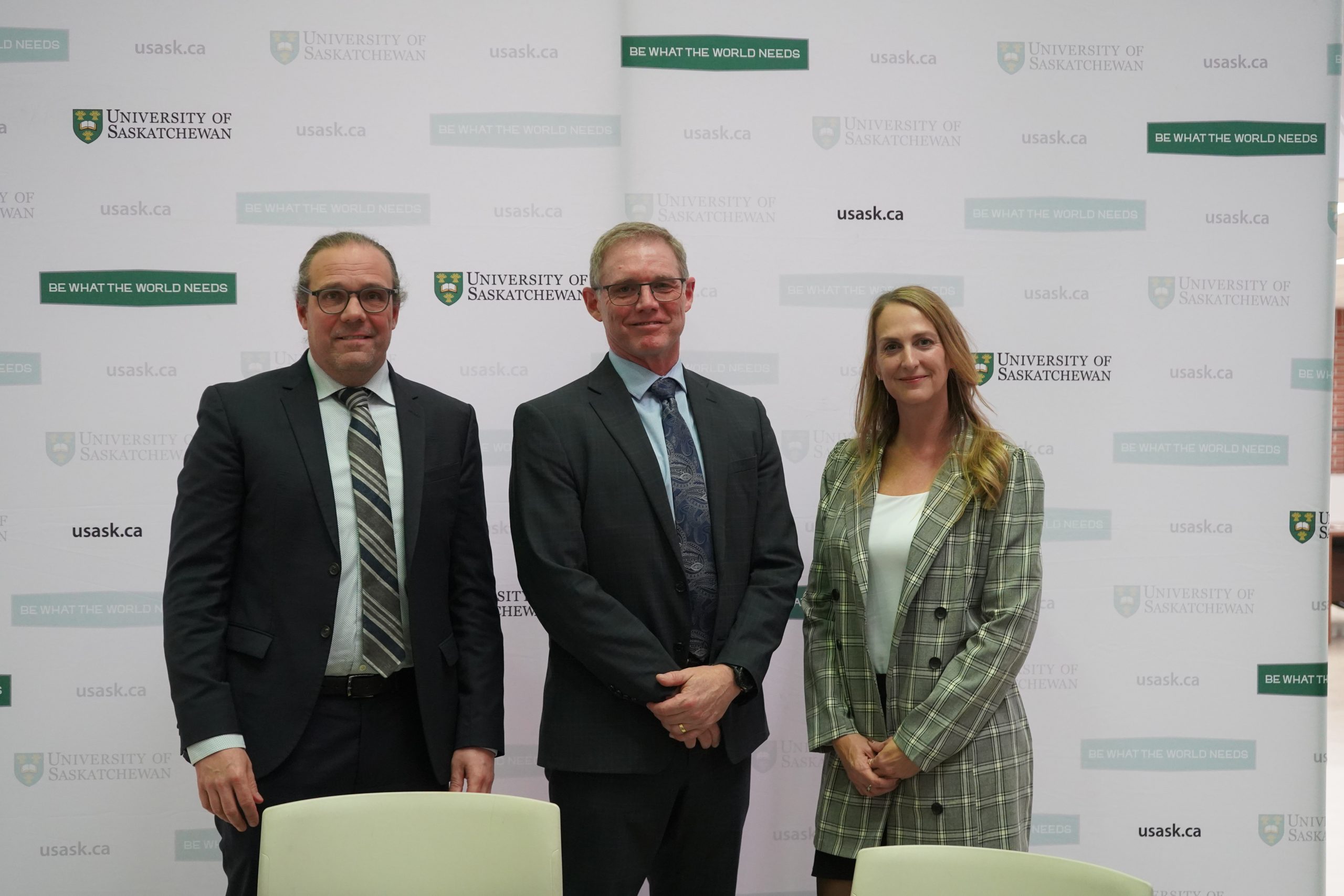 Dr. Christopher Yost, Vice-President (Research)at the U of R; Dr. Stephen Bushby, Vice-President of Science & Technology at CNL; Dr. Amy Gottschling, Vice-President of Science, Technology, and Commercial Oversight at AECL; and Dr. Terry Fonstad, Associate Vice-President of Research (Ethics and Infrastructure) at the U of S at the signing of new agreements bringing the U of R and the U of S CNL’s Academic Partnership Program. (Photo courtesy of the U of S)